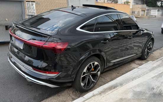 AUDI-E-TRON-2022