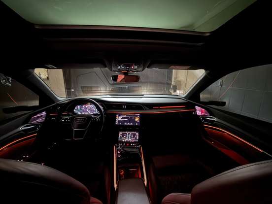 AUDI-E-TRON-2022