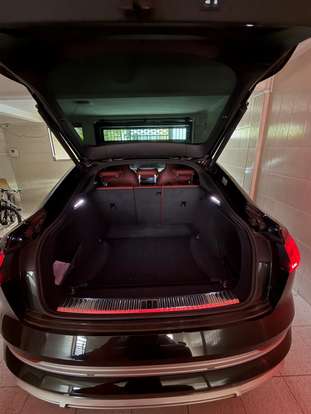 AUDI-E-TRON-2022