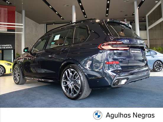 BMW-X7-2025
