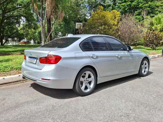BMW-320i-2015