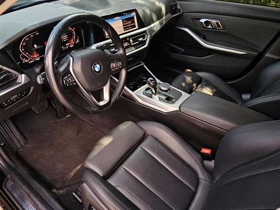 BMW-320i-2020