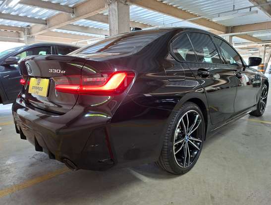 BMW-330e-2024