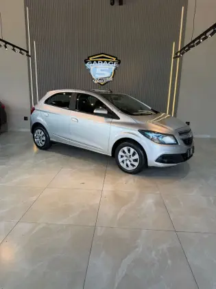 CHEVROLET ONIX 1.4 MPFI LT 8V FLEX 4P MANUAL CHEVROLET ONIX 1.4 MPFI LT 8V FLEX 4P MANUAL