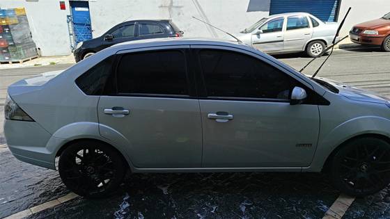 FORD FIESTA 1.6 ROCAM SEDAN 8V FLEX 4P MANUAL