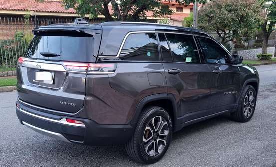 JEEP-COMMANDER-2023
