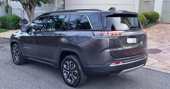 JEEP-COMMANDER-2023
