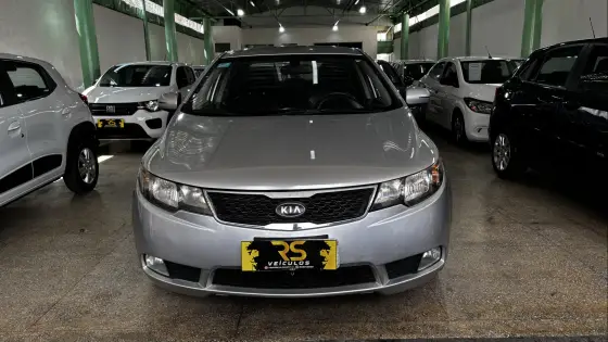 KIA CERATO 1.6 E.273 SEDAN 16V GASOLINA 4P MANUAL KIA CERATO 1.6 E.273 SEDAN 16V GASOLINA 4P MANUAL
