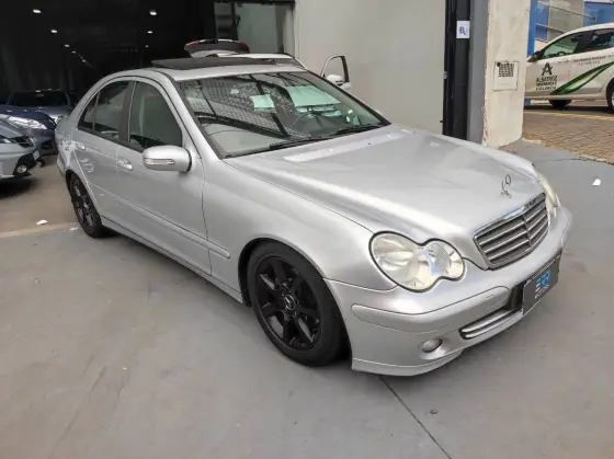 MERCEDES-BENZ C 180 K 1.8 CLASSIC KOMPRESSOR 16V 143 CV GASOLINA 4P AUTOMÁTICO