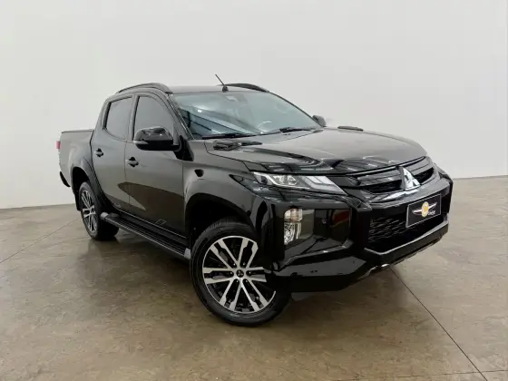 MITSUBISHI L200 TRITON 2.4 16V TURBO DIESEL SPORT HPE-S URBAN CD 4P 4X4 AUTOMÁTICO