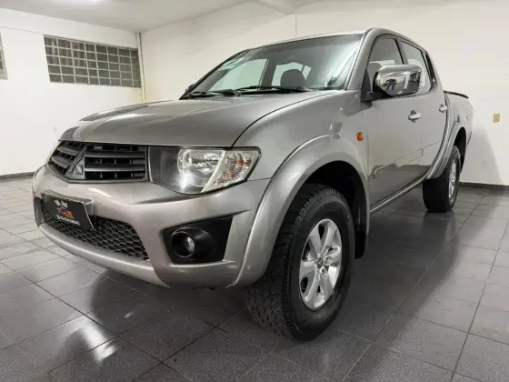 MITSUBISHI L200 TRITON 3.5 HPE 4X4 CD V6 24V FLEX 4P AUTOMÁTICO