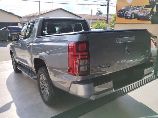 MITSUBISHI-TRITON-2025