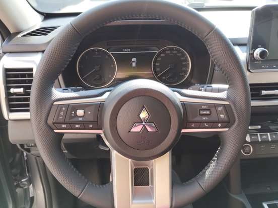 MITSUBISHI-TRITON-2025
