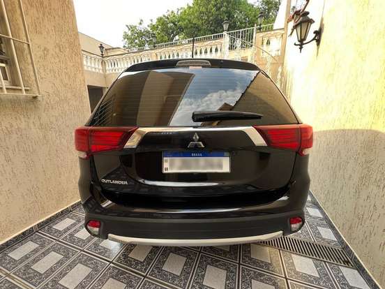 MITSUBISHI-OUTLANDER-2015