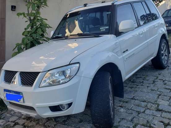 MITSUBISHI-PAJERO TR4-2.0 4X4 16V 140CV FLEX 4P AUTOMÁTICO MITSUBISHI-PAJERO TR4-2013