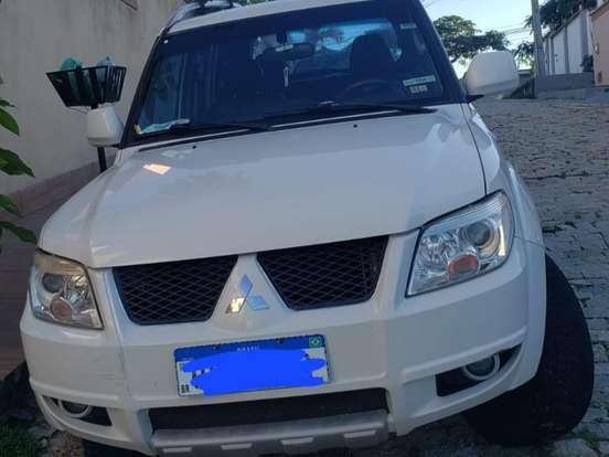 MITSUBISHI-PAJERO TR4-2.0 4X4 16V 140CV FLEX 4P AUTOMÁTICO MITSUBISHI-PAJERO TR4-2013