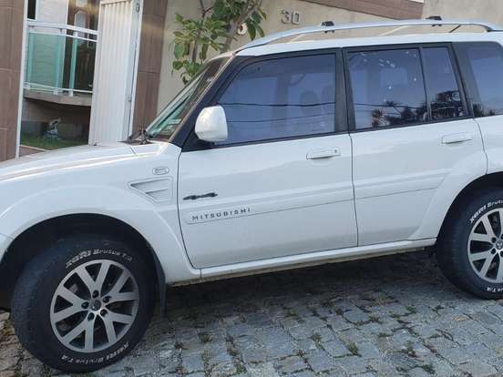MITSUBISHI-PAJERO TR4-2.0 4X4 16V 140CV FLEX 4P AUTOMÁTICO MITSUBISHI-PAJERO TR4-2013