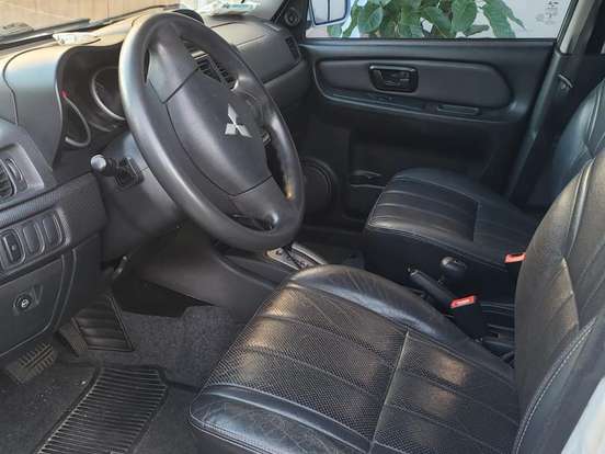 MITSUBISHI-PAJERO TR4-2.0 4X4 16V 140CV FLEX 4P AUTOMÁTICO MITSUBISHI-PAJERO TR4-2013