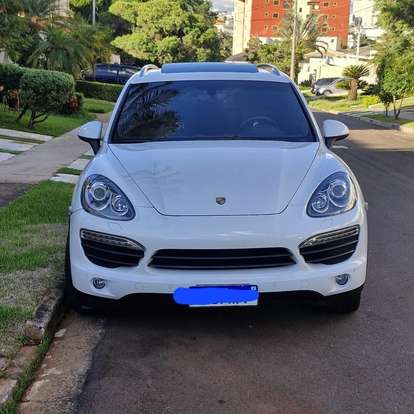 PORSCHE-CAYENNE-2012