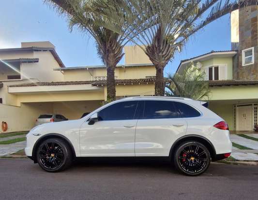 PORSCHE-CAYENNE-2012