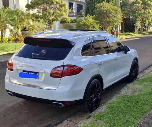 PORSCHE-CAYENNE-2012