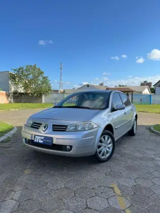 RENAULT MEGANE 1.6 DYNAMIQUE 16V FLEX 4P MANUAL RENAULT MEGANE 1.6 DYNAMIQUE 16V FLEX 4P MANUAL