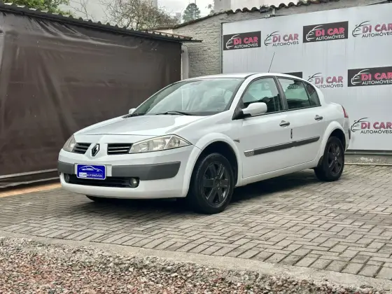 RENAULT MEGANE 2.0 DYNAMIQUE SEDAN 16V GASOLINA 4P AUTOMÁTICO