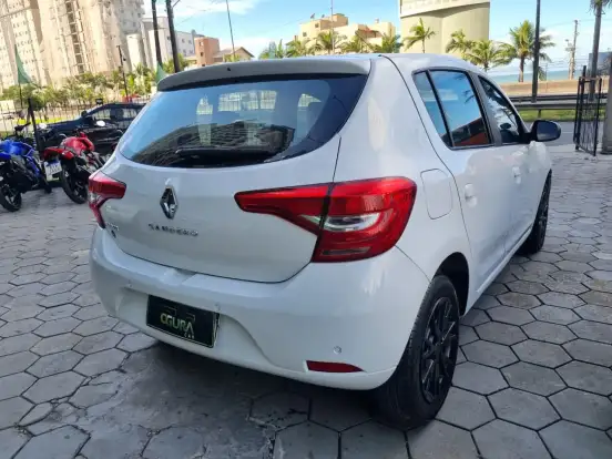 RENAULT-SANDERO-2019