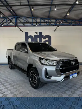 TOYOTA HILUX 2.8 D-4D TURBO DIESEL CD SRV 4X4 AUTOMÁTICO TOYOTA HILUX 2.8 D-4D TURBO DIESEL CD SRV 4X4 AUTOMÁTICO