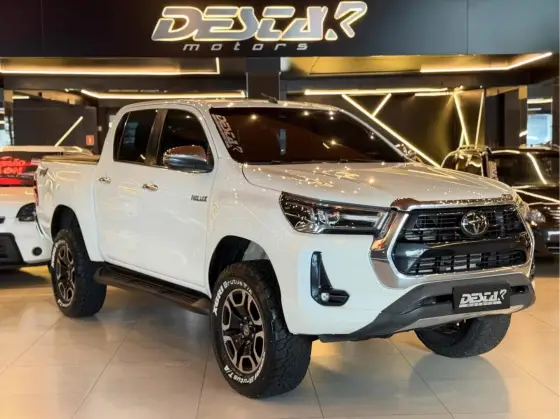 TOYOTA HILUX 2.8 D-4D TURBO DIESEL CD SRX 4X4 AUTOMÁTICO TOYOTA HILUX 2.8 D-4D TURBO DIESEL CD SRX 4X4 AUTOMÁTICO