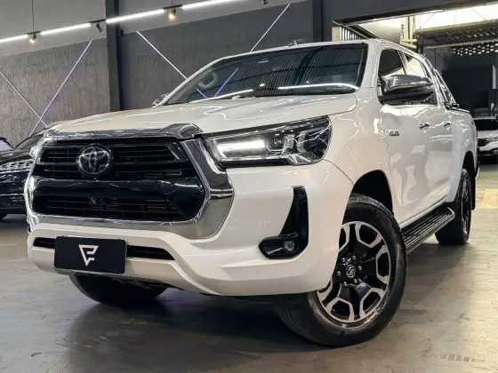 TOYOTA HILUX 2.8 D-4D TURBO DIESEL CD SRX 4X4 AUTOMÁTICO
