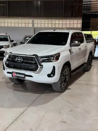 TOYOTA HILUX 2.8 D-4D TURBO DIESEL CD SRX LIMITED 4X4 AUTOMÁTICO