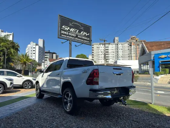 TOYOTA HILUX 2.8 SRV 4X4 CD 16V DIESEL 4P AUTOMÁTICO