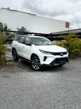 TOYOTA HILUX SW4 2.8 D-4D TURBO DIESEL DIAMOND 7L 4X4 AUTOMÁTICO TOYOTA HILUX SW4 2.8 D-4D TURBO DIESEL DIAMOND 7L 4X4 AUTOMÁTICO
