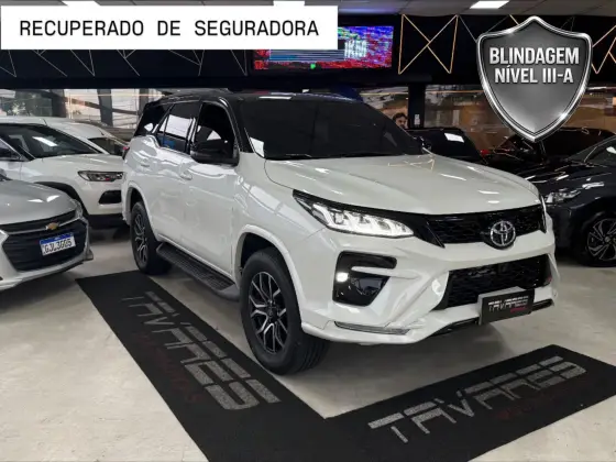 TOYOTA HILUX SW4 2.8 SRX DIAMOND 4X4 7 LUGARES 16V TURBO INTERCOOLER DIESEL 4P AUTOMÁTICO