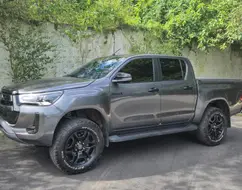 TOYOTA HILUX 2.8 D-4D TURBO DIESEL CD SRX 4X4 AUTOMÁTICO TOYOTA HILUX 2.8 D-4D TURBO DIESEL CD SRX 4X4 AUTOMÁTICO
