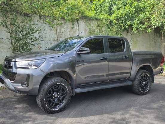 TOYOTA-HILUX-2.8 D-4D TURBO DIESEL CD SRX 4X4 AUTOMÁTICO TOYOTA-HILUX-2021