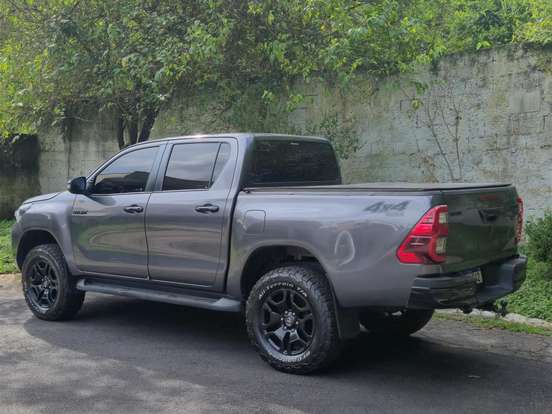TOYOTA-HILUX-2.8 D-4D TURBO DIESEL CD SRX 4X4 AUTOMÁTICO TOYOTA-HILUX-2021