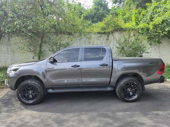 TOYOTA-HILUX-2.8 D-4D TURBO DIESEL CD SRX 4X4 AUTOMÁTICO TOYOTA-HILUX-2021