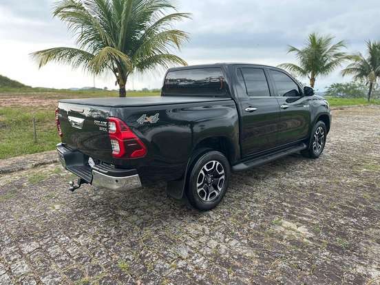 TOYOTA-HILUX-2022