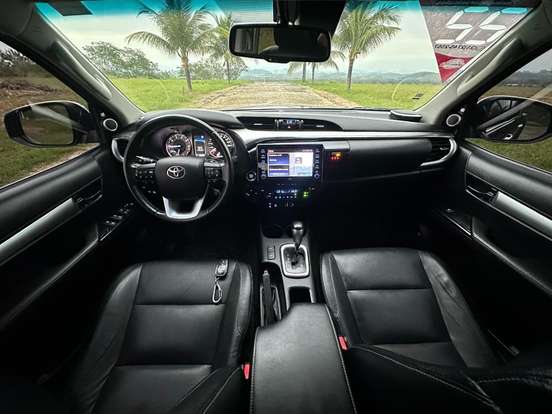 TOYOTA-HILUX-2022