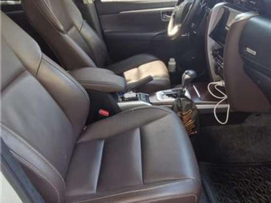 TOYOTA-HILUX SW4-4.0 SRX 4X4 7 LUGARES V6 24V GASOLINA 4P AUTOMÁTICO TOYOTA-HILUX SW4-2016