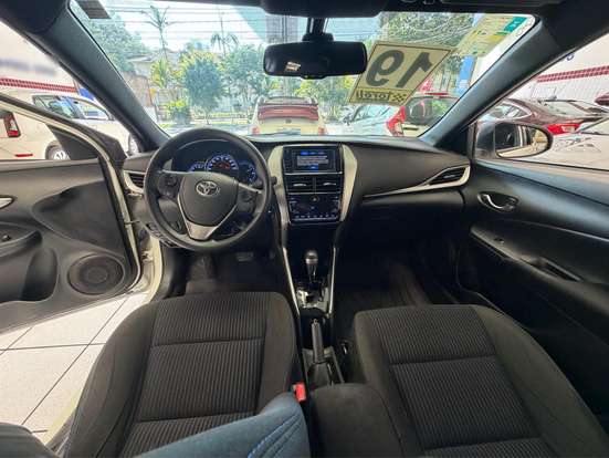 TOYOTA-YARIS-2018