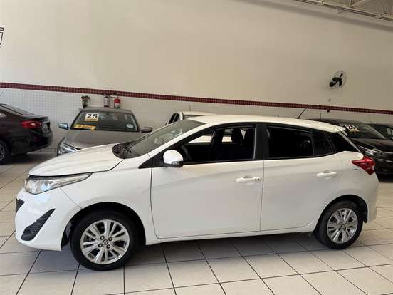 TOYOTA-YARIS-2018
