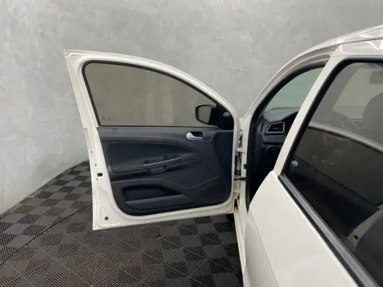 VOLKSWAGEN-VOYAGE-2018