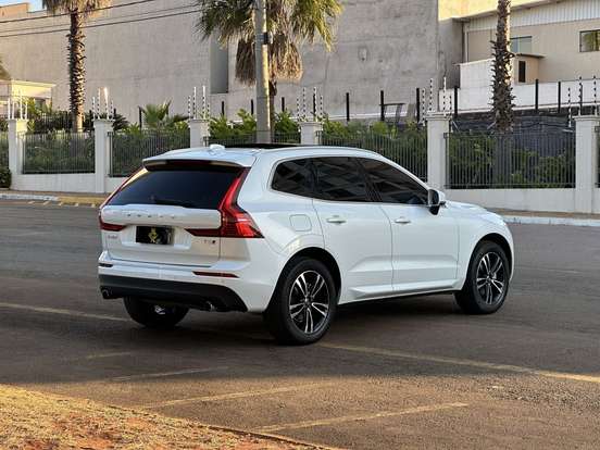 VOLVO-XC60-2.0 T5 GASOLINA MOMENTUM AWD GEARTRONIC VOLVO-XC60-2019