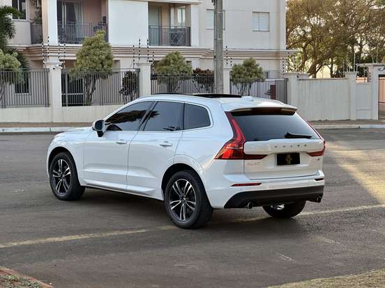 VOLVO-XC60-2.0 T5 GASOLINA MOMENTUM AWD GEARTRONIC VOLVO-XC60-2019