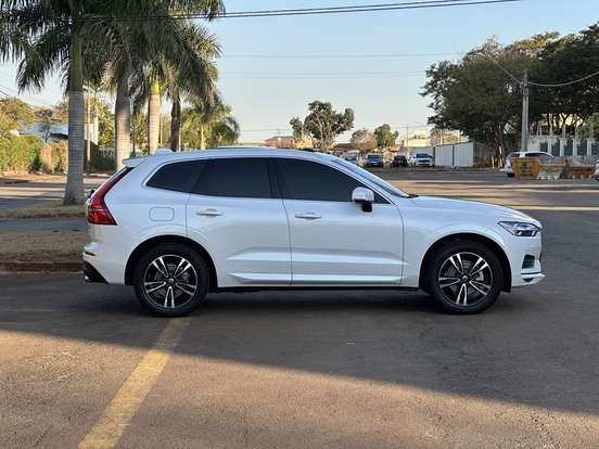 VOLVO-XC60-2.0 T5 GASOLINA MOMENTUM AWD GEARTRONIC VOLVO-XC60-2019