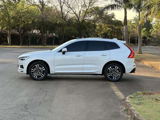 VOLVO-XC60-2.0 T5 GASOLINA MOMENTUM AWD GEARTRONIC VOLVO-XC60-2019