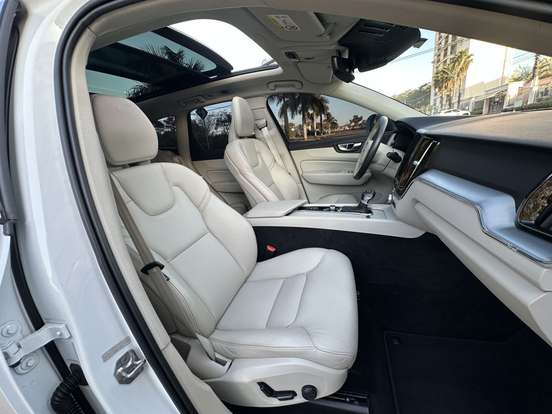 VOLVO-XC60-2.0 T5 GASOLINA MOMENTUM AWD GEARTRONIC VOLVO-XC60-2019